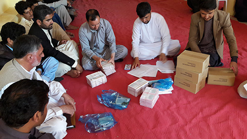 Distribution of 800 silk-worm egg boxes